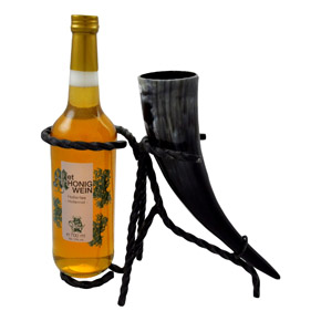Honey wine and horn holder for horns with a volume of 2dl - 4dl